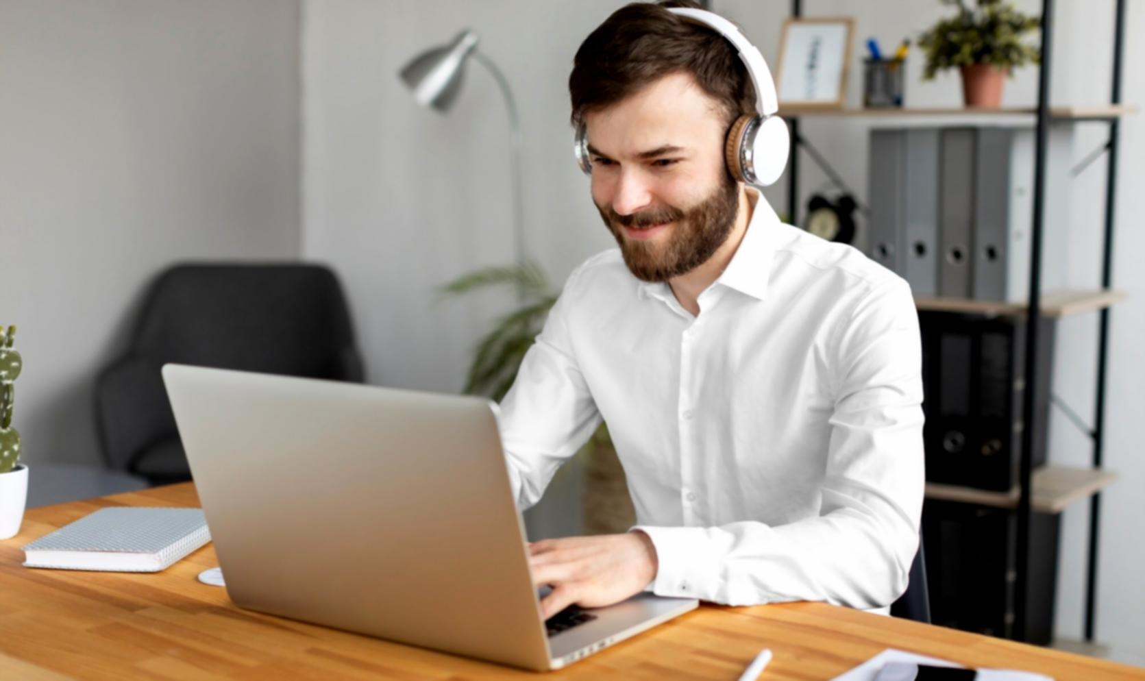Sesión de formación empresarial con análisis financiero
